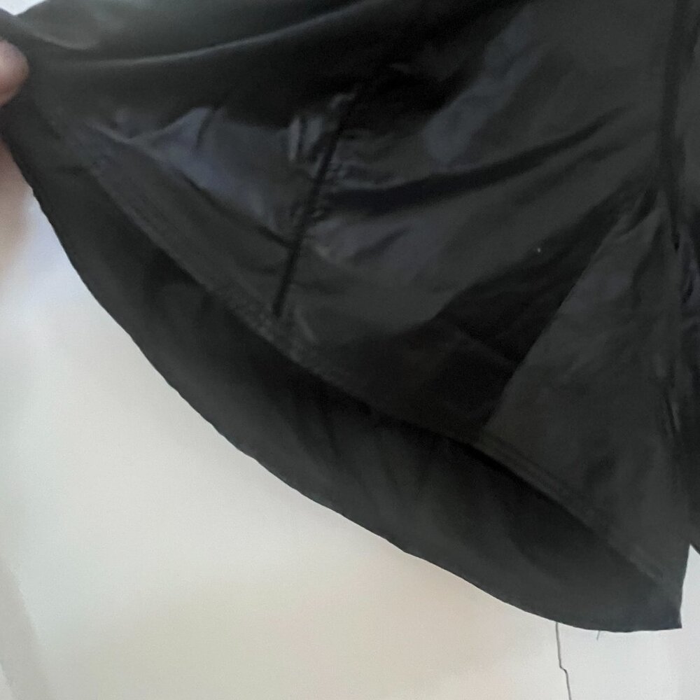 LULULEMON BRAND NEW WOMEN'S BLACK ATHLETIC SHORTS, SIZE 0 - Picture 6 of 14
